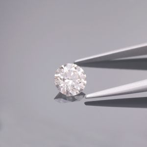 Натуральные калиброванные бриллианты 1,5 мм, цвет 3 (G), чистота 5 (SI). 75 штук