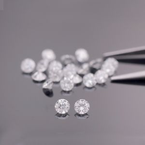 Натуральные калиброванные бриллианты 2 мм, цвет 3 (G), чистота 6 (I). 30 штук
