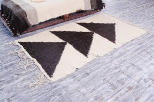 Вовняний чорно-білий килимок