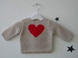 Дитячий пуловер з сердечком