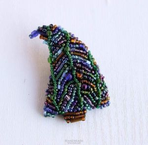 Beaded brooch "Christmas tree"