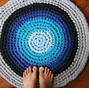 Синій круглий килим для ванної кімнати