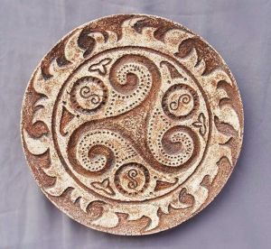 Керамічна тарілка «Трискель»