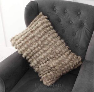 Декоративна вовняна подушка для дивана