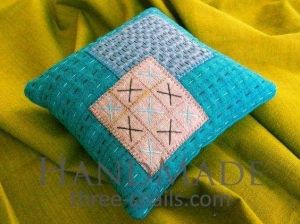 Декоративний голубий чохол на подушку