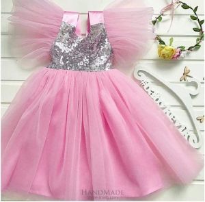 Рожева сукня для дівчинки