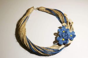 Еко-прикраса на шию + брошка з джутової нитки "Блакитні квіти"