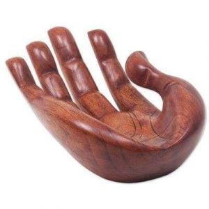 Різьблена дерев'яна скульптура "Рука"