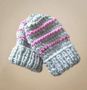 В'язані дитячі рукавички "Веселі сніжинки"