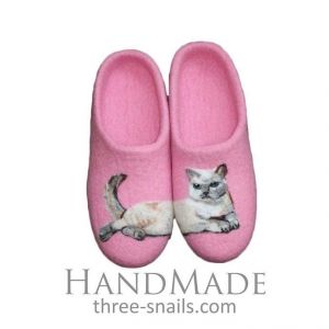 Pink ladies slippers "Siamese cat"