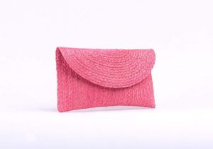 Рожевий плетений міні клатч