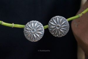 Stud disc earrings