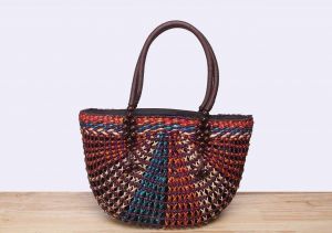 Різнокольорова плетена сумка