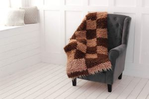 Wool sofa throw in brown geometric pattern "Сhequers"