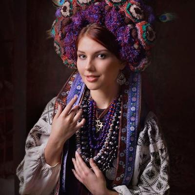 Краса по-українськи або як вдягалися українські жінки на 100 років тому?