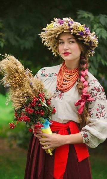 українка пшениця у волоссі